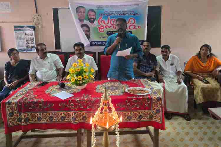അടൂര്‍ വടക്കടത്തുകാവ് ജിവിഎച്ച്എസില്‍ ആരംഭിച്ച നൈപുണ്യ വികസന കേന്ദ്രം നിയമസഭാ ഡെപ്യൂട്ടി സ്പീക്കര്‍ ചിറ്റയം ഗോപകുമാര്‍ ഉദ്ഘാടനം നിര്‍വഹിക്കുന്നു