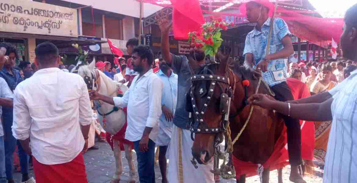 ഫോട്ടോ-എന്റെ കേരളം പ്രദര്‍ശന വിപണന മേളയില്‍ വരുന്ന കുതിര.