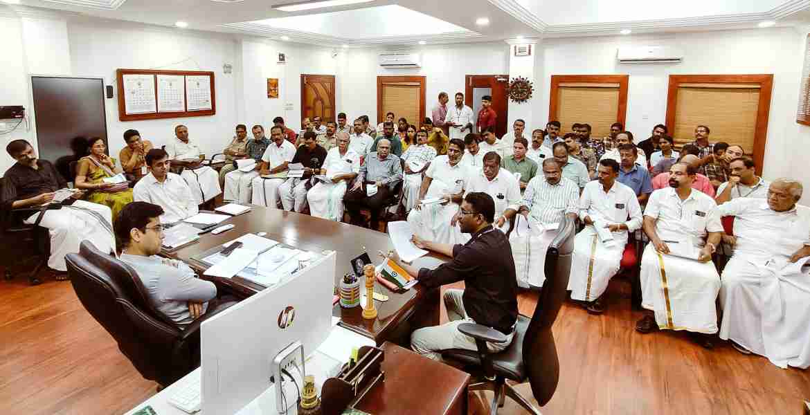 ട്രോളിംഗ് നിരോധനവുമായി ബന്ധപ്പെട്ട് ജില്ലാ കലക്ടറുടെ ചേമ്പറിൽ ചേർന്ന യോഗം