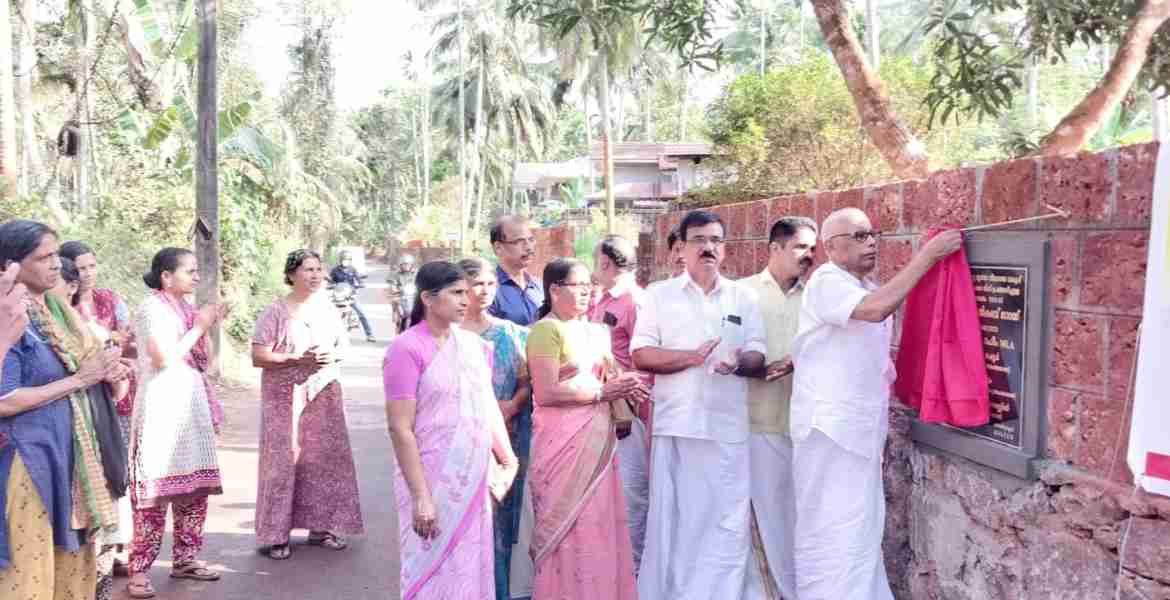 ചാത്തമംഗലത്ത് റോഡുകൾ ഉദ്ഘാടനം ചെയ്തു 