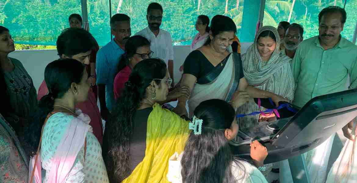 ചേളന്നൂര്‍ ബ്ലോക്ക് പഞ്ചായത്തിലെ പുന്നശ്ശേരിയില്‍ ആരംഭിച്ച ഫിറ്റ്‌നസ് സെന്റര്‍ ജില്ലാ പഞ്ചായത്ത് പ്രസിഡന്റ് ഷീജ ശശി ഉദ്ഘാടനം ചെയ്യുന്നു