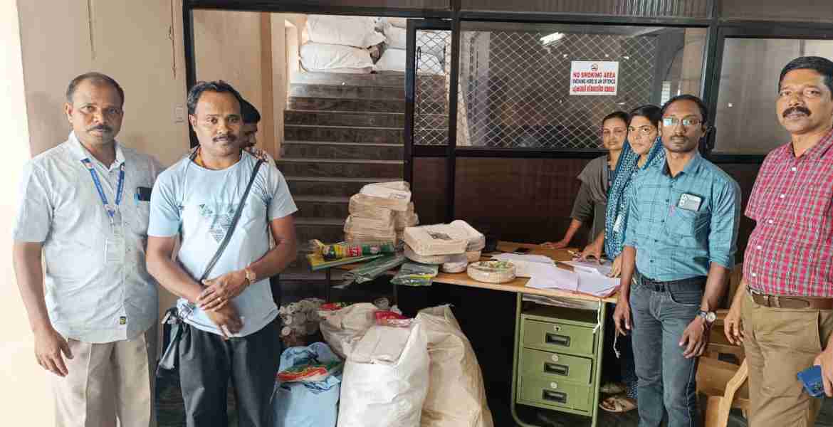 ജില്ലാ എന്‍ഫോഴ്സ്മെന്റ് സ്‌ക്വാഡിന്റെ മിന്നൽ പരിശോധനയിൽ 120  കിലോഗ്രാം നിരോധിത പ്ലാസ്റ്റിക് ഉൽപന്നങ്ങൾ പിടിച്ചെടുത്തു.