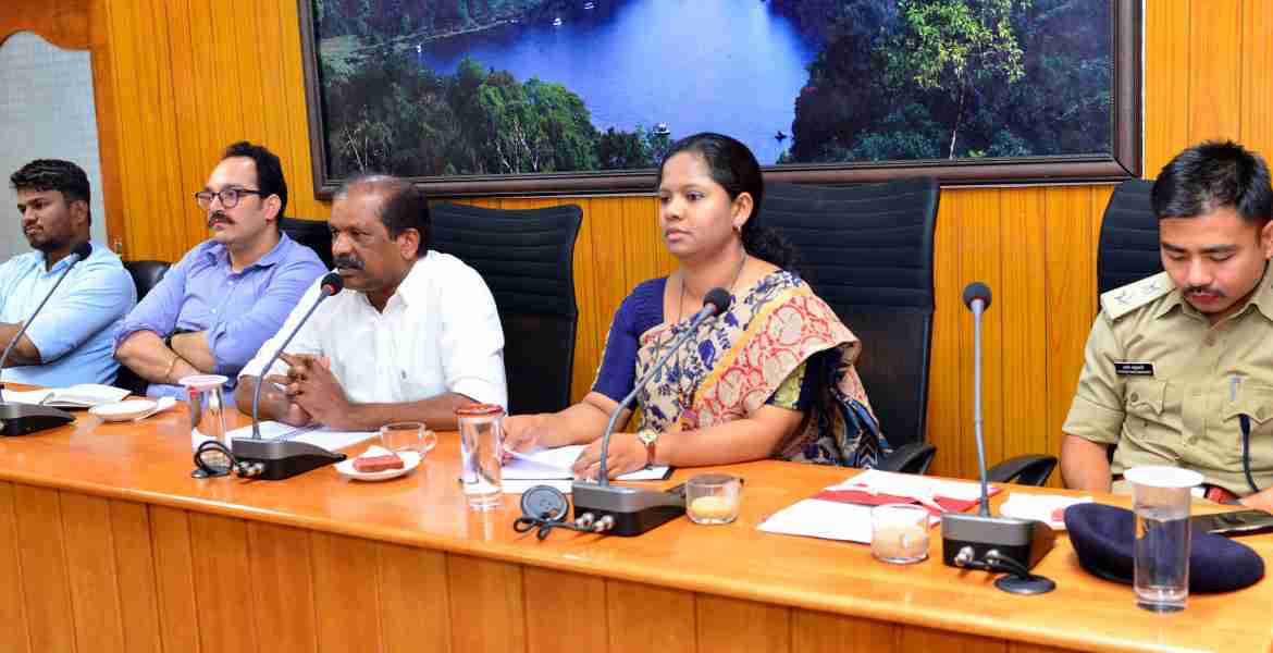 പട്ടികജാതി -പട്ടിക വര്‍ഗ്ഗ-പിന്നാക്കക്ഷേമ വകുപ്പ് മന്ത്രി ഒ.ആര്‍ കേളുവിന്റെ അധ്യക്ഷതയില്‍ കളക്ടറേറ്റ് മിനി കോണ്‍ഫറന്‍സ് ഹാളില്‍ ചേര്‍ന്ന അവലോകന യോഗം