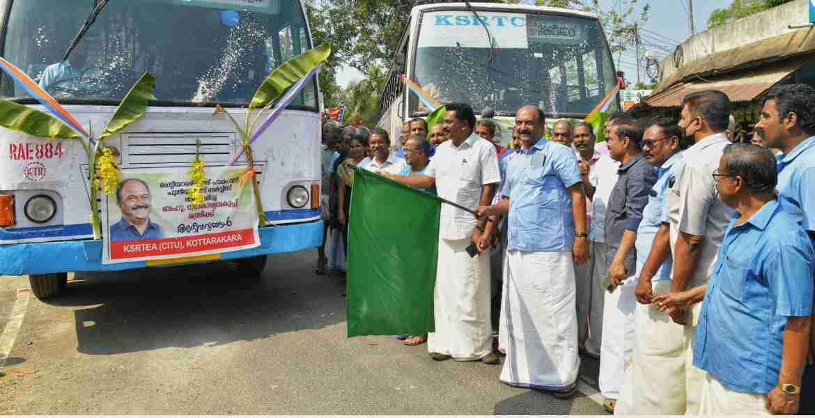 കുളക്കടയില്‍ രണ്ട് ബസ് സര്‍വീസുകള്‍ കൂടി മന്ത്രി കെ എന്‍ ബാലഗോപാല്‍ ഫ്‌ലാഗ് ഓഫ് ചെയ്തു