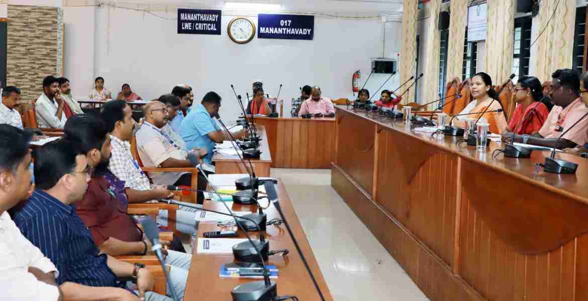 ദേശീയ സെൻസസിന് മുന്നോടിയായി കളക്ടറേറ്റ് എ.പി.ജെ ഹാളിൽ ആരംഭിച്ച ജില്ലാതല ഉദ്യോഗസ്ഥരുടെ ത്രിദിന പരിശീലനം ജില്ലാ കളക്ടർ ഡി.ആർ മേഘശ്രീ ഉദ്ഘാടനം ചെയ്യുന്നു