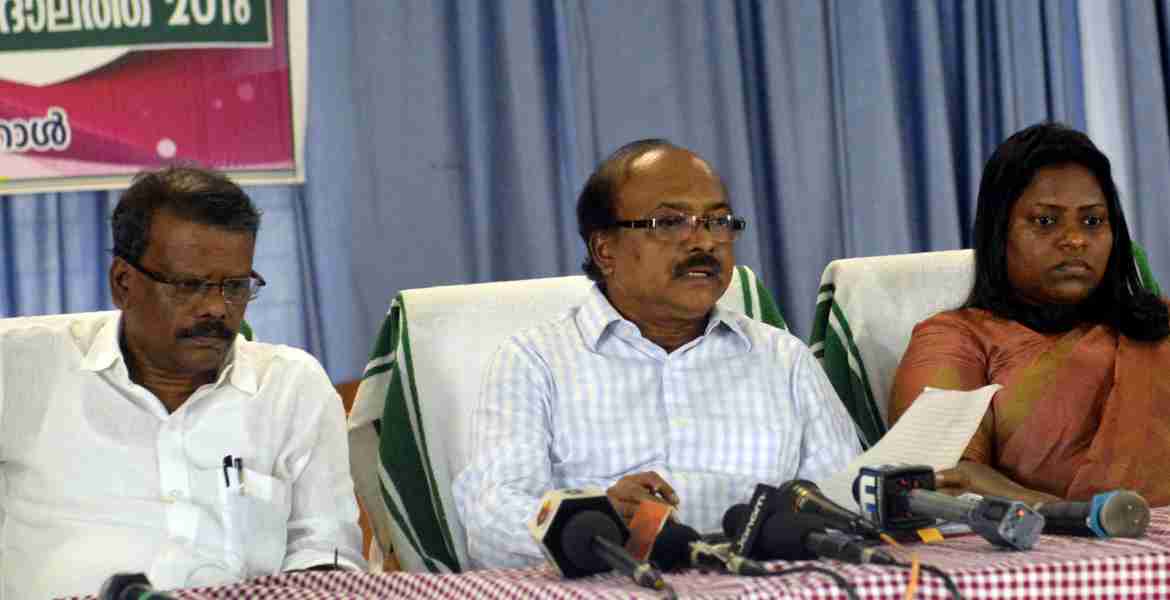 ജില്ലാ പഞ്ചായത്ത് ഹാളില്‍ നടന്ന പട്ടികജാതി-ഗോത്ര വര്‍ഗ്ഗ കമ്മീഷന്‍ അദാലത്തില്‍ ചെയര്‍മാന്‍ ബി.എസ് മാവോജി സംസാരിക്കുന്നു.