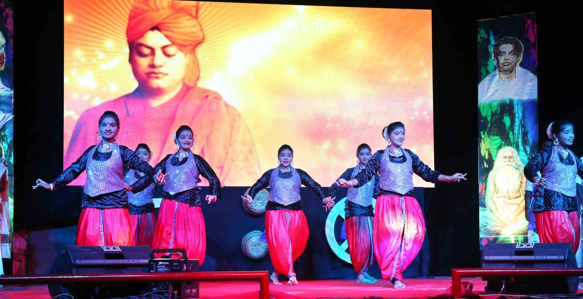 സംസ്ഥാന ബാലസാഹിത്യ ഇന്‍സ്‌ററിറ്റിയൂട്ടും ജില്ലാ ഭരണകൂടവും ചേര്‍ന്ന് സംഘടിപ്പിച്ച വിവേകാനന്ദസ്പര്‍ശം നൃത്ത സന്ധ്യയില്‍ നിന്ന്