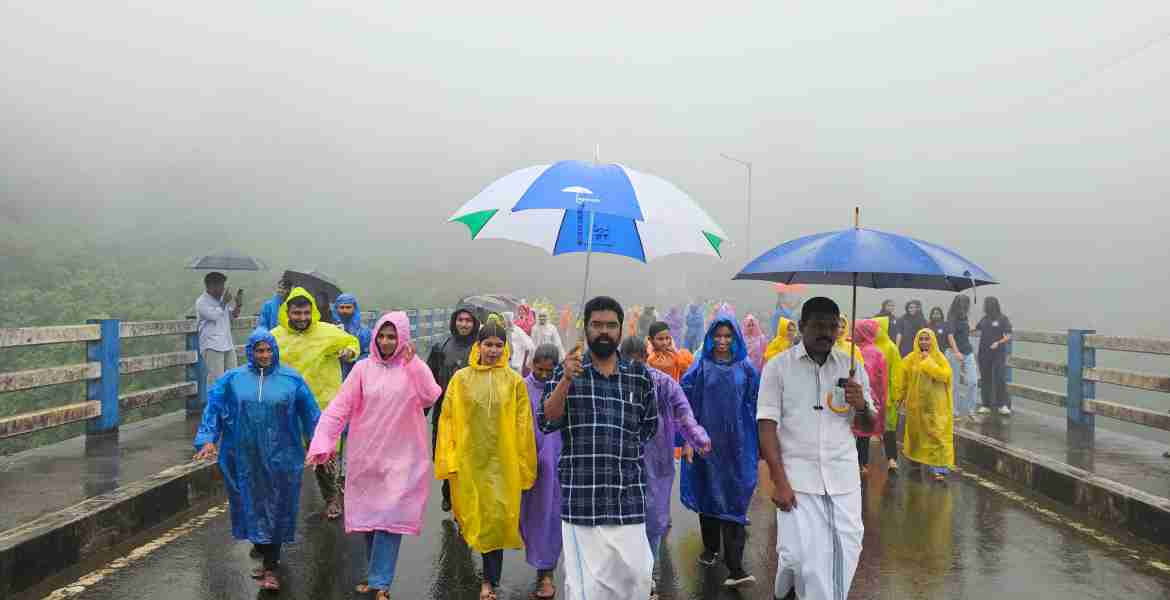 മലബാര്‍ റിവര്‍ ഫെസ്റ്റിന്റെ ഭാഗമായി സംഘടിപ്പിച്ച മണ്‍സൂണ്‍ ട്രക്കിങ്