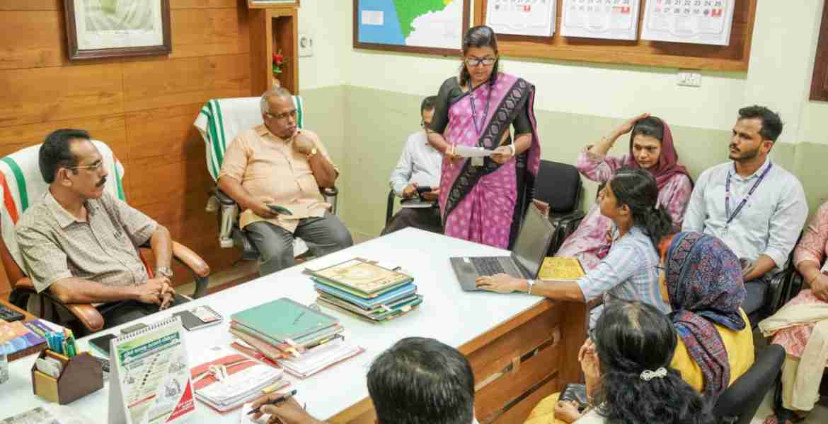 പകര്‍ച്ചവ്യാധികള്‍ തടയുന്നതിന്റെ ഭാഗമായി എ.ഡി.എം സി മുഹമ്മദ് റഫീഖിന്റെ അധ്യക്ഷയില്‍ ചേര്‍ന്ന വിവിധ വകുപ്പുകളുടെ ഏകോപന യോഗം