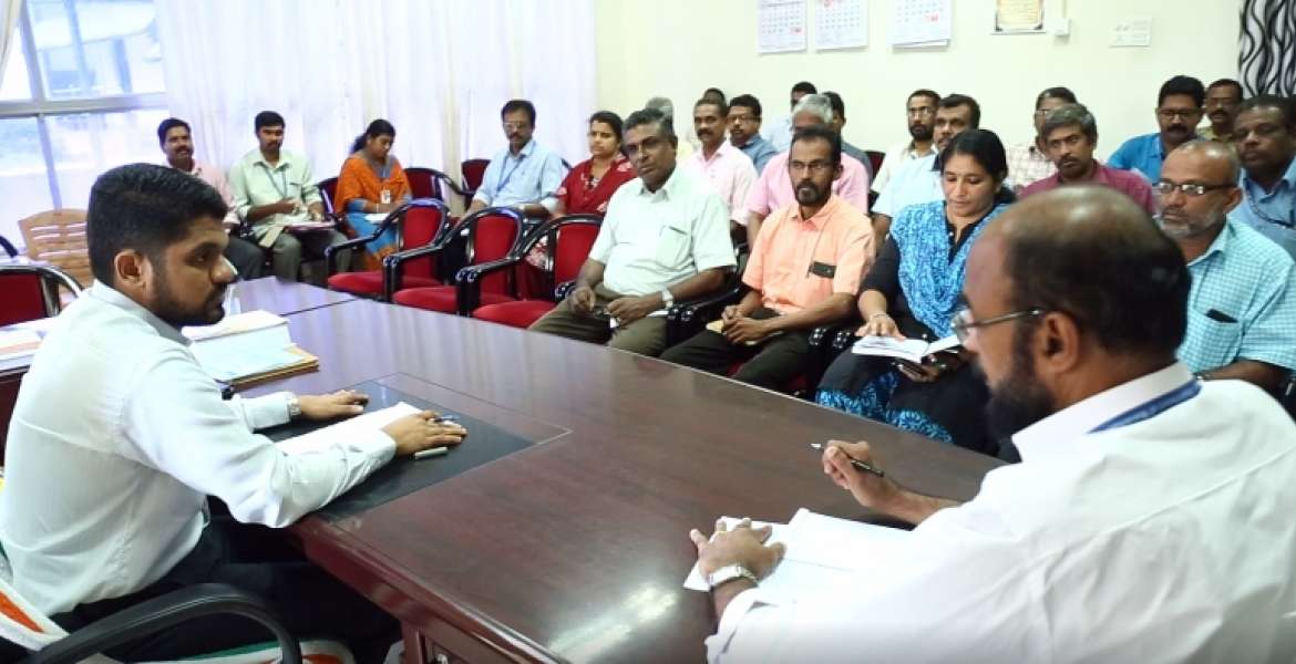ജില്ലാ ദുരന്തനിവാരണ അതോറിറ്റി യോഗത്തില്‍ ജില്ലാകലക്ടര്‍ ജി.ആര്‍. ഗോകുല്‍ സംസാരിക്കുു.