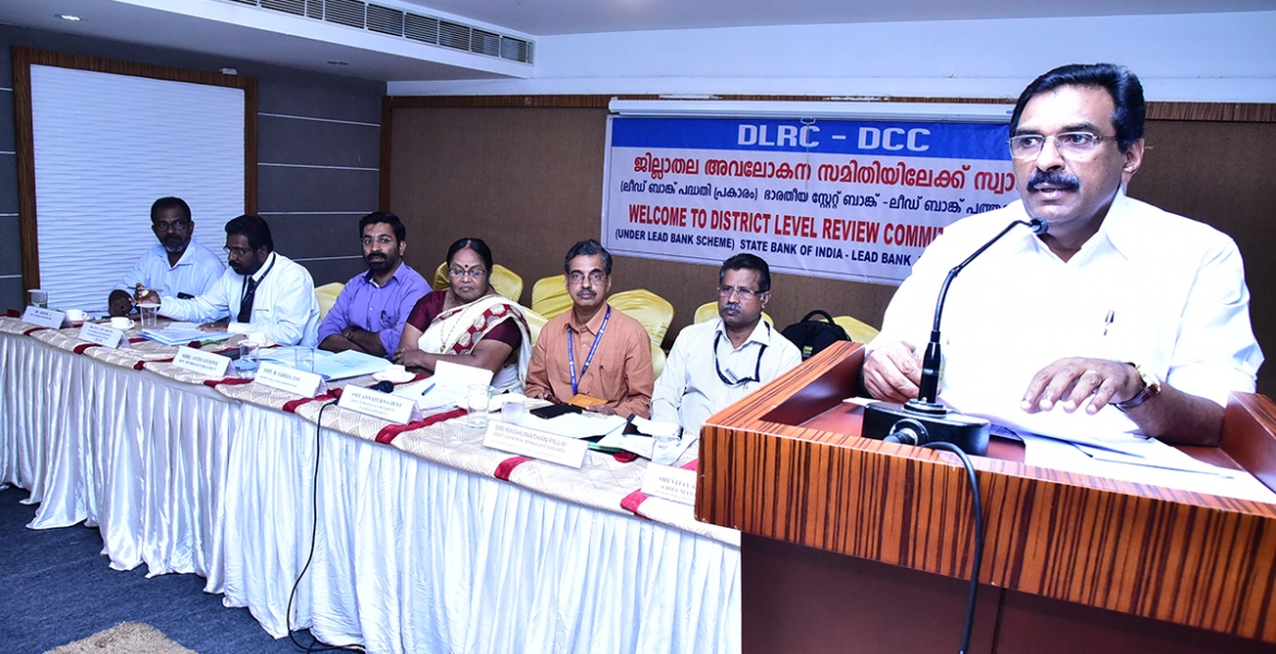 ജില്ലയിലെ ബാങ്കുകളുടെ അര്‍ധവാര്‍ഷിക അവലോകന യോഗം ആന്‍റോ ആന്‍റണി എംപി ഉദ്ഘാടനം ചെയ്യുന്നു.