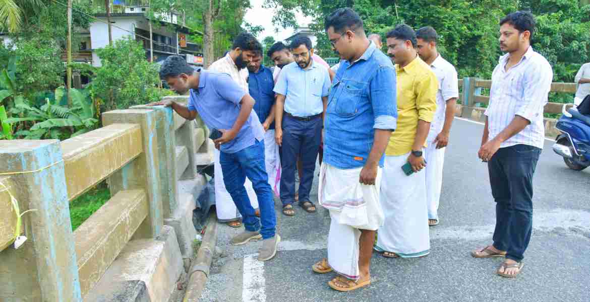 കൂടത്തായി പാലം വിദഗ്ധ സംഘം പരിശോധന നടത്തുന്നു