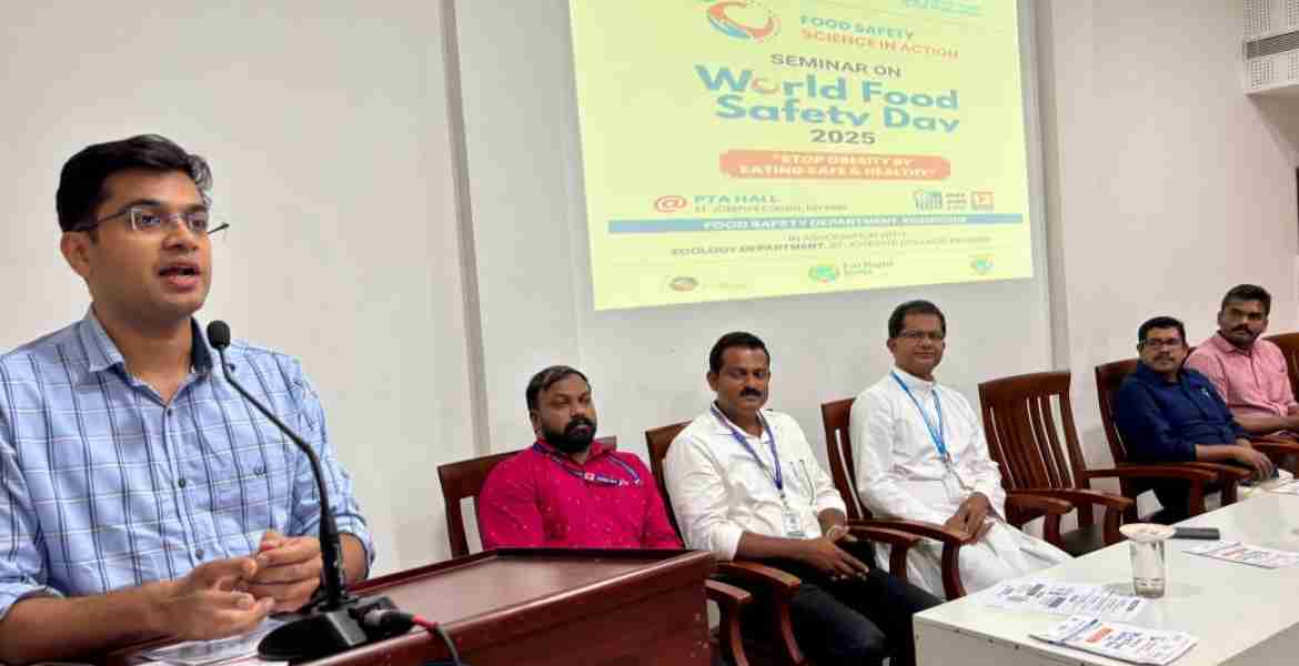 ലോക ഫുഡ് സേഫ്റ്റി ദിനാചരണത്തിന്റെ ഭാഗമായി  സംഘടിപ്പിച്ച ഫുഡ് സേഫ്റ്റി ബോധവല്‍ക്കരണ സെമിനാര്‍ ജില്ലാ കളക്ടര്‍ സ്‌നേഹില്‍ കുമാര്‍ സിംഗ് ഉദ്ഘാടനം ചെയ്യുന്നു