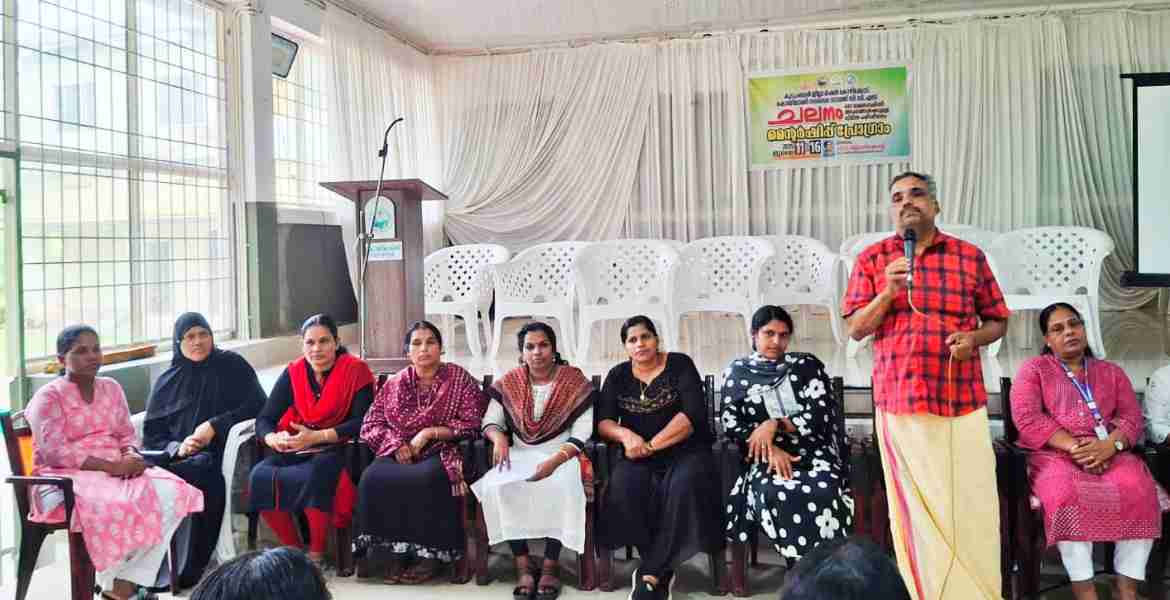 എഡിഎസ് ഭരണസമിതി അംഗങ്ങള്‍ക്കുള്ള പരിശീലന സമാപനം നഗരസഭ ക്ഷേമകാര്യ സ്റ്റാന്‍ഡിങ് കമ്മറ്റി ചെയർപേഴ്സൺ കെ ഷിജു   ഉദ്ഘാടനം ചെയ്യുന്നു