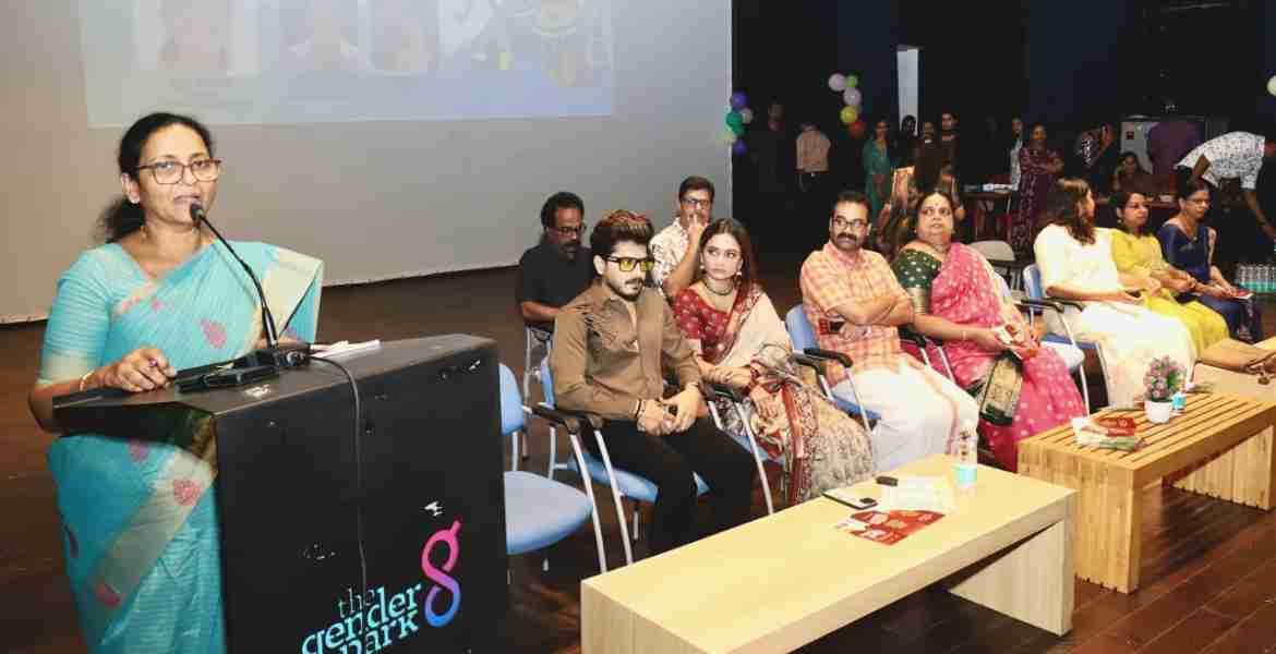 'ജ്വാല വനിതാ ഫെസ്റ്റ്' ജില്ലാ പഞ്ചായത്ത് പ്രസിഡന്റ് മില്ലി മോഹന്‍ ഉദ്ഘാടനം ചെയ്യുന്നു