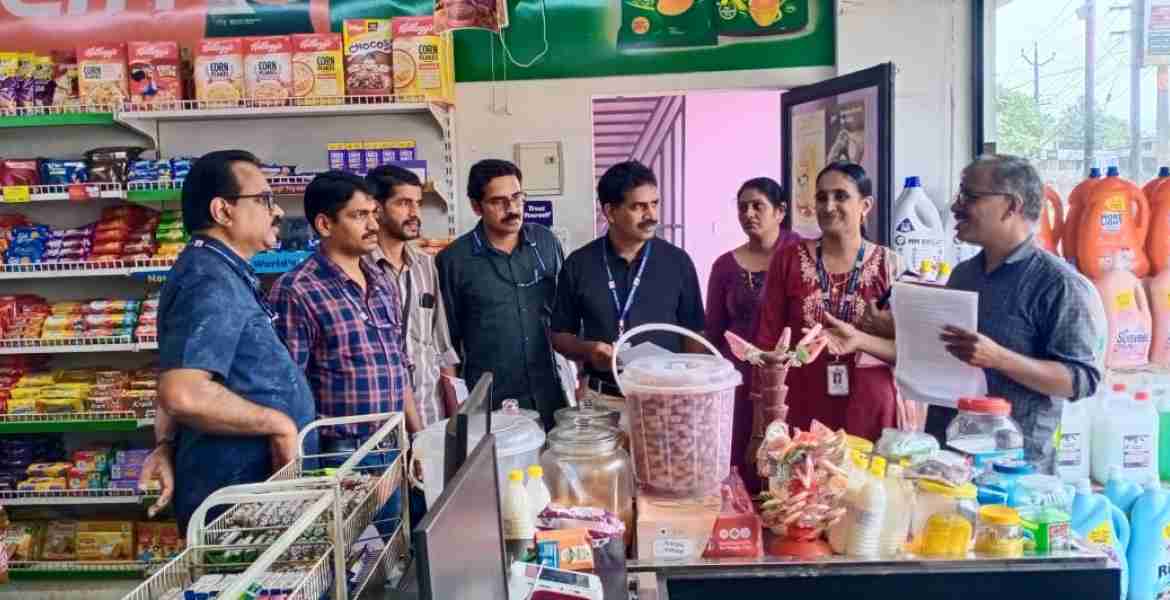 പൊതുവിതരണ ഉപഭോക്തൃകാര്യ വകുപ്പ്, ലീഗൽ മെട്രോളജി, ഭക്ഷ്യസുരക്ഷാ വകുപ്പുകളുടെ സ്‌ക്വാഡ് നടത്തിയ പരിശോധനയിൽ നിന്ന്