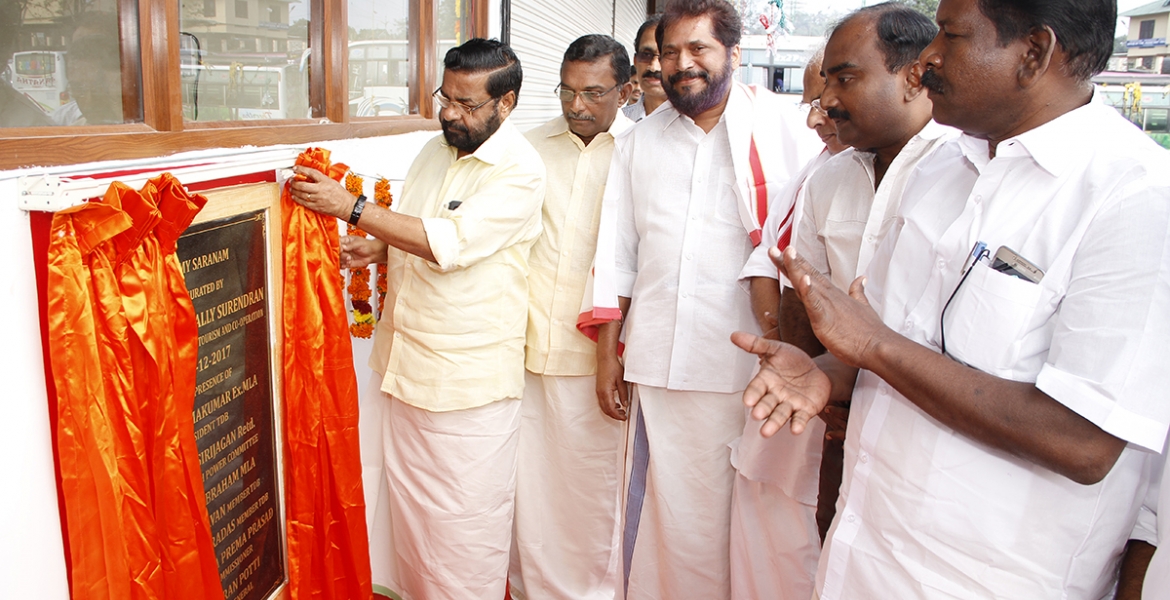 നിലയ്ക്കലില്‍ ദേവസ്വം ബോര്‍ഡ് പുതുതായി പണികഴിപ്പിച്ച പില്‍ഗ്രിം സെന്‍ററിന്‍റെ ഉദ്ഘാടനം ദേവസ്വം മന്ത്രി കടകംപള്ളി സുരേന്ദ്രന്‍ നിര്‍വഹിക്കുന്നു.