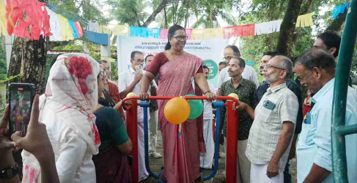 ഓപ്പൺ ജിം ഉദ്ഘാടനം ബ്ലോക്ക് പഞ്ചായത്ത് പ്രസിഡണ്ട് പി എം ലീന നിർവഹിക്കുന്നു