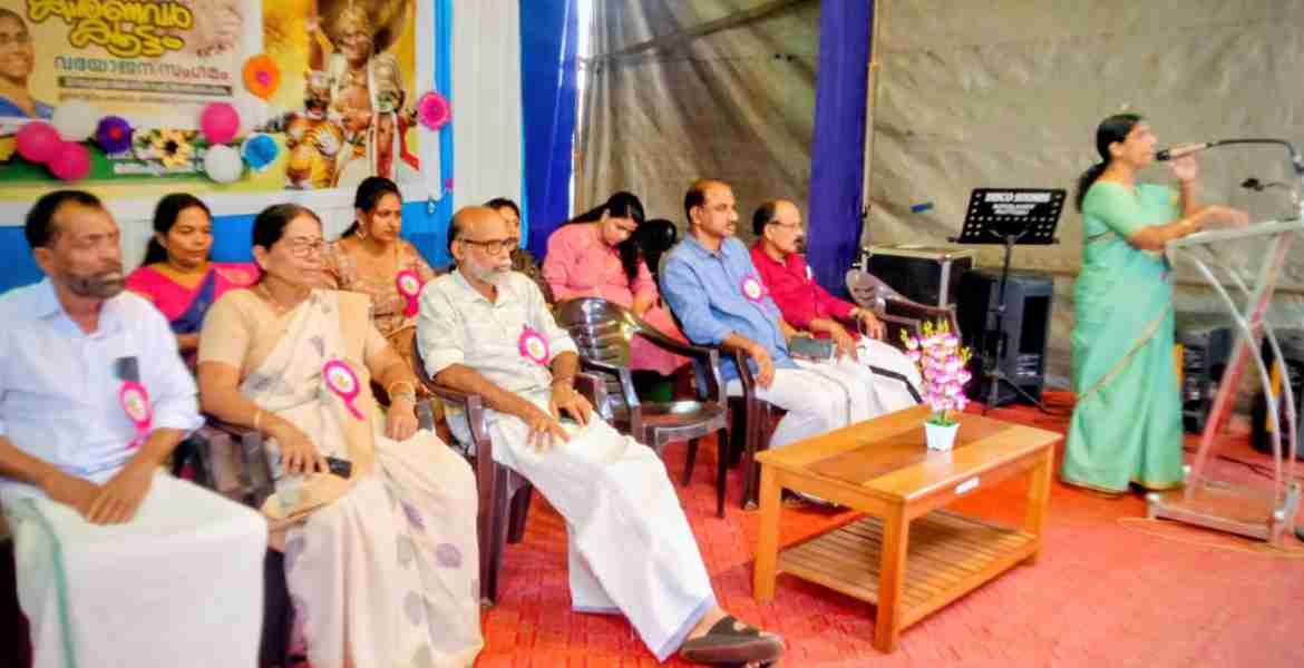 കൊയിലാണ്ടി നഗരസഭ വയോജനസംഗമം 'കാരണവർക്കൂട്ടം' ചെയർപേഴ്സൺ സുധ കിഴക്കേപ്പാട്ട് ഉദ്ഘാടനം ചെയ്യുന്നു