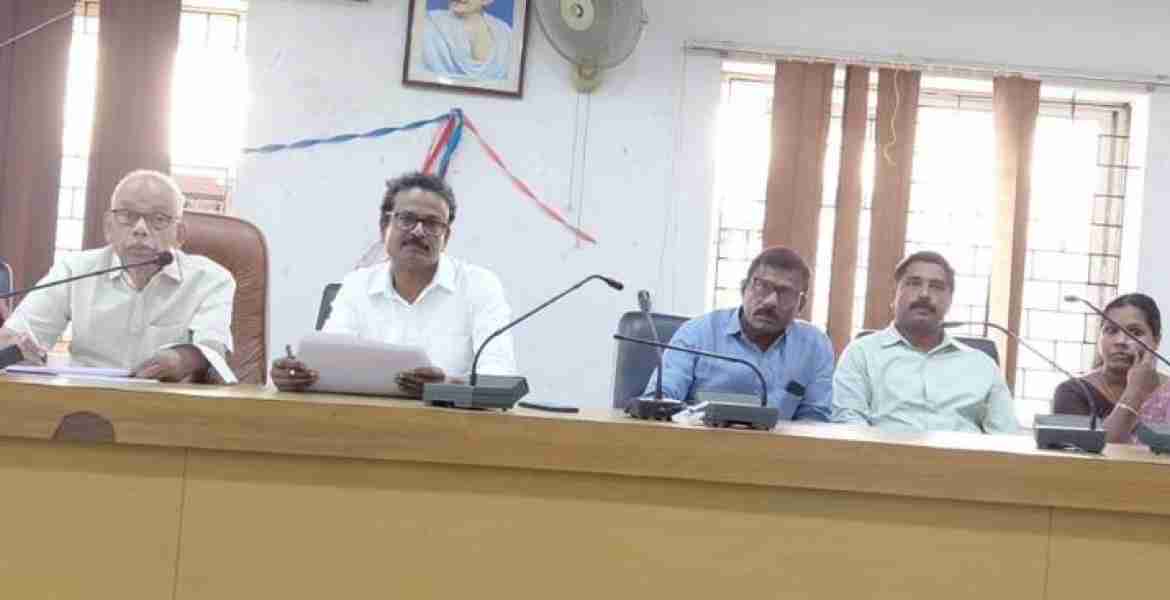 കുന്ദമംഗലം മണ്ഡലത്തിലെ വിവിധ പദ്ധതി പ്രവര്‍ത്തനങ്ങള്‍ ത്വരിതപ്പെടുത്തുന്നതിന് വിളിച്ചു ചേര്‍ത്ത യോഗത്തില്‍ പി.ടി.എ റഹീം എം.എല്‍.എ സംസാരിക്കുന്നു