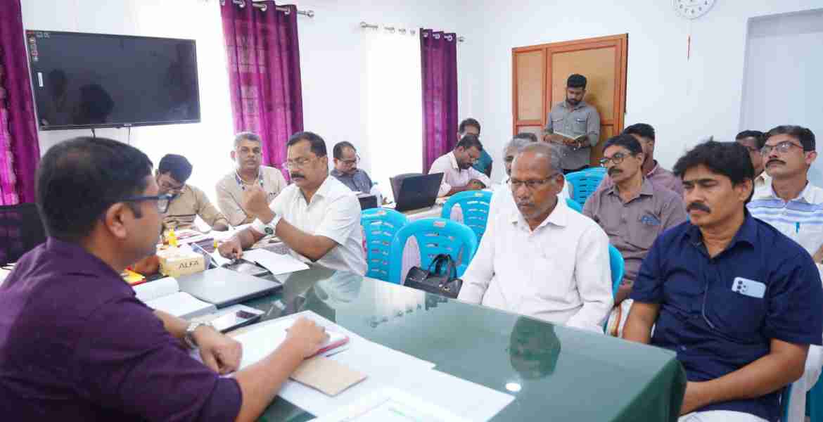 വടകര ആർ.ഡി.ഒ ഓഫീസിൽ നടന്ന രാഷ്ട്രീയ പാർട്ടി പ്രതിനിധികളുടെ യോഗം