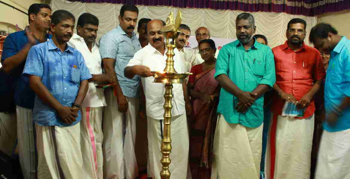കടമ്പനാട് പഞ്ചായത്തിലെ പാണ്ടിമലപ്പുറം ഗവ. വെല്‍ഫെയര്‍ എല്‍ പി സ്കൂളിലെ പുതിയ കെട്ടിടത്തിന്‍റെ ഉദ്ഘാടനം ഇ ചന്ദ്രശേഖരന്‍ നിര്‍വഹിക്കുന്നു.