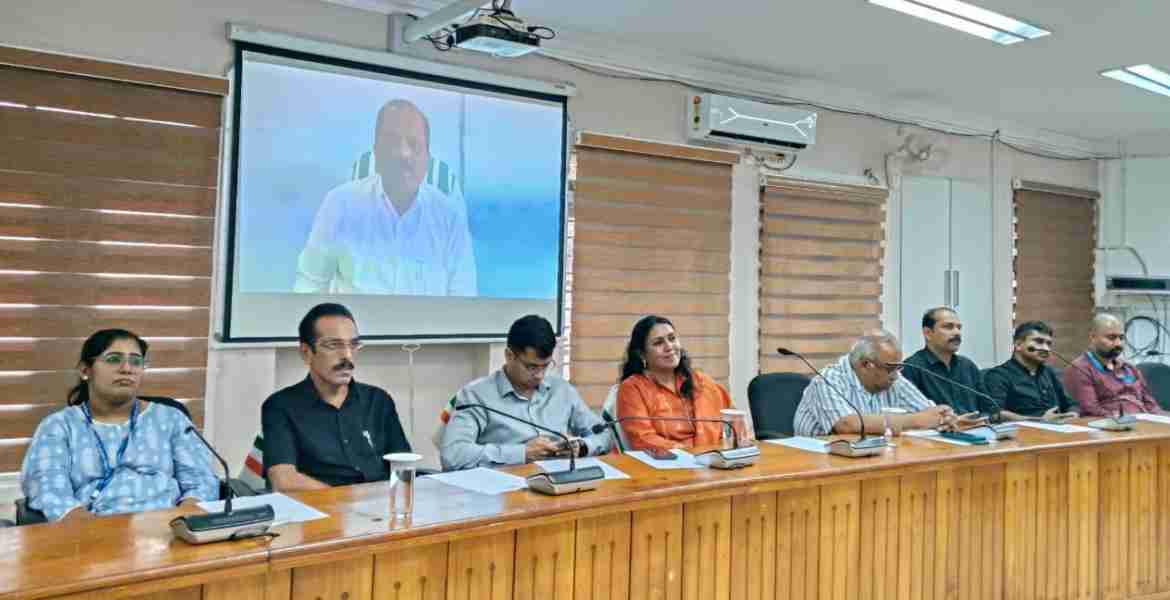 പട്ടികവര്‍ഗ വിഭാഗക്കാരുടെ അടിസ്ഥാനരേഖ വിതരണത്തിന്റെ പൂര്‍ത്തീകരണ പ്രഖ്യാപനം മന്ത്രി ഒ.ആര്‍ കേളു ഓണ്‍ലൈനായി നിര്‍വഹിക്കുന്നു