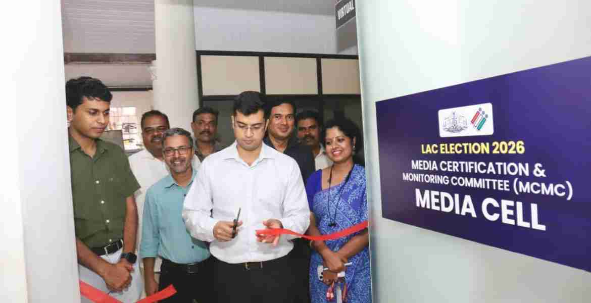 എം.സി.എം.സി- മീഡിയ സെൽ ഉദ്ഘാടനം ജില്ലാ കലക്ടർ സ്‌നേഹില്‍ കുമാര്‍ സിങ് നിര്‍വഹിക്കുന്നു