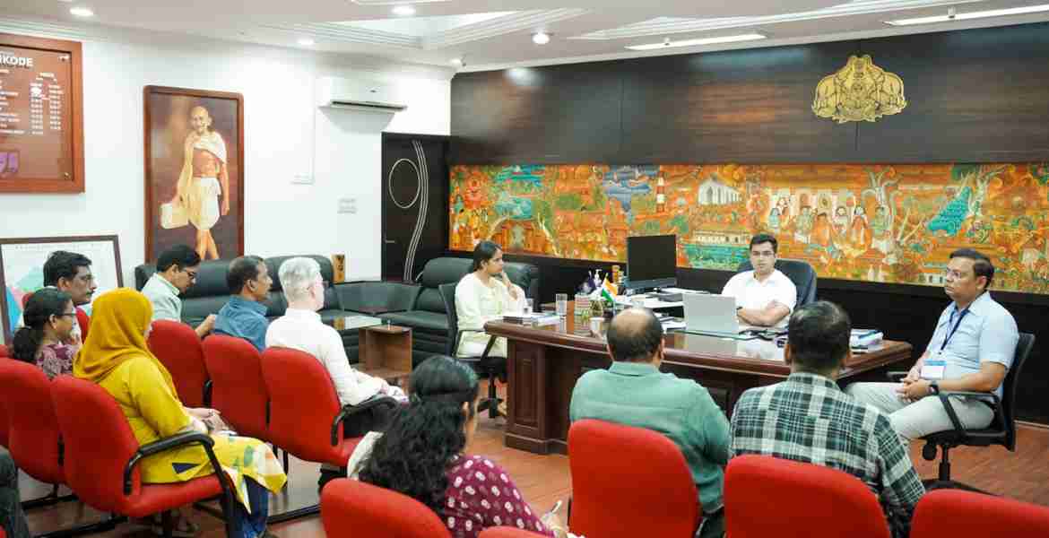 നിയമസഭ തിരഞ്ഞെടുപ്പിന് മുന്നോടിയായി ജില്ലാ കലക്ടര്‍ സ്‌നേഹില്‍ കുമാര്‍ സിങ്ങിന്റെ അധ്യക്ഷതയില്‍ ചേര്‍ന്ന രാഷ്ട്രീയ പാര്‍ട്ടി പ്രതിനിധികളുടെ യോഗം