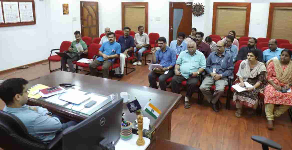 ജില്ലയില്‍ നടപ്പാക്കുന്ന 'ജലമാണ് ജീവന്‍' ക്യാമ്പയിനിന്റെ പ്രവര്‍ത്തങ്ങളുമായി ബന്ധപ്പെട്ട് ജില്ലാ കലക്ടര്‍ സ്നേഹില്‍ കുമാര്‍ സിംഗിന്റെ അധ്യക്ഷതയില്‍ ചേർന്ന യോഗം
