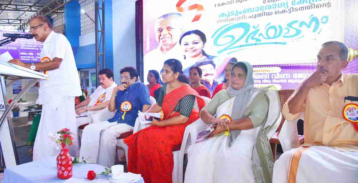 നരിക്കുനി കുടുംബാരോഗ്യ കേന്ദ്രത്തില്‍ പുതുതായി നിര്‍മിച്ച കെട്ടിടത്തിന്റെ ഉദ്ഘാടനം മന്ത്രി എ കെ ശശീന്ദ്രന്‍ നിര്‍വഹിക്കുന്നു