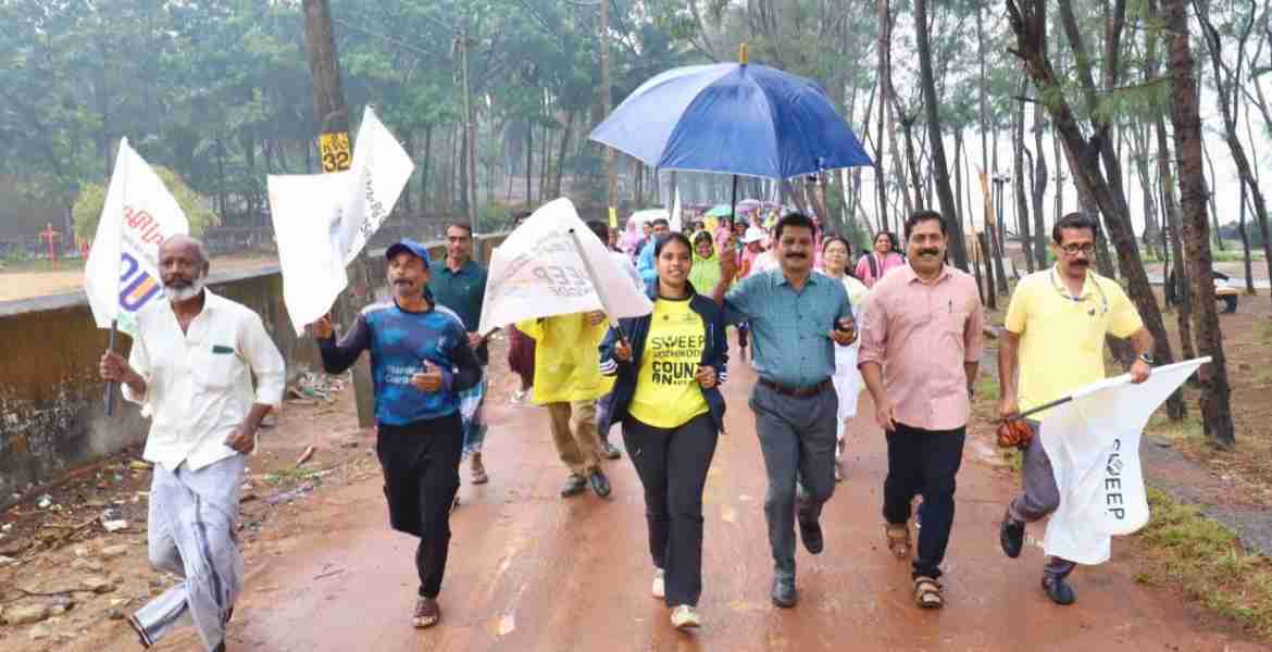 സ്വീപ് ഇലക്ഷൻ പ്രചാരണത്തിന്റെ ഭാഗമായി സംഘടിപ്പിച്ച ബീച്ച് റണ്ണിന്റെയും  ടോക്ക് ഷോയുടെയും ഉദ്ഘാടനം അസി. കലക്ടര്‍ മോഹനപ്രിയ നിർവഹിക്കുന്നു