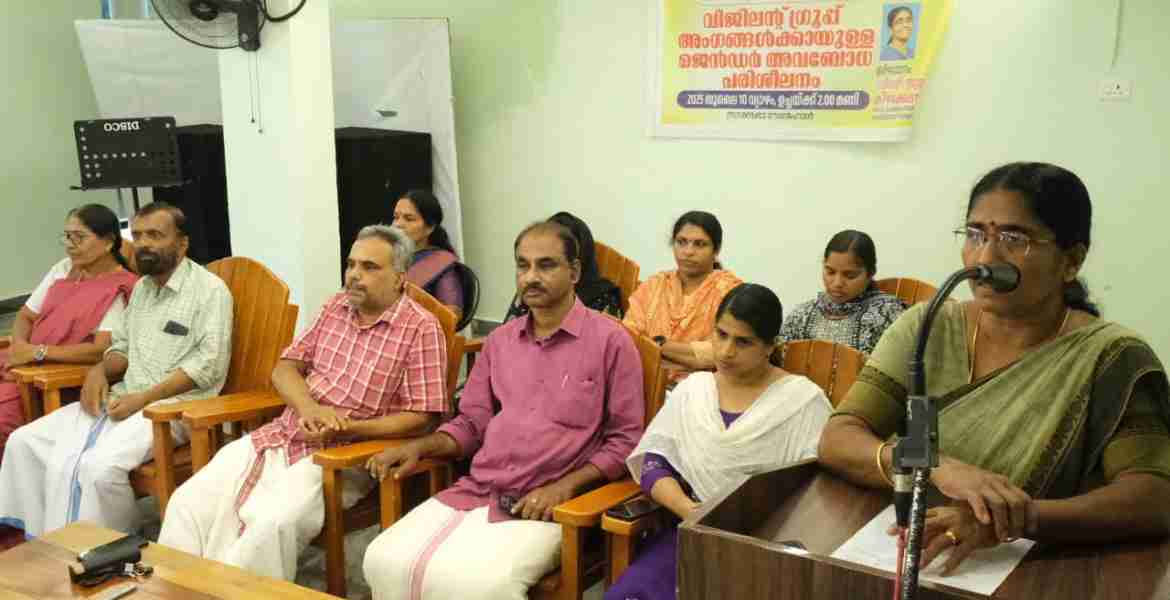 ജാഗ്രതസമിതി അംഗങ്ങൾക്കുള്ള ജെൻഡർ അവബോധ ക്ലാസ്സ് നഗരസഭ ചെയർപേഴ്സൺ സുധ കിഴക്കേപ്പാട്ട് ഉദ്ഘാടനം ചെയ്യുന്നു