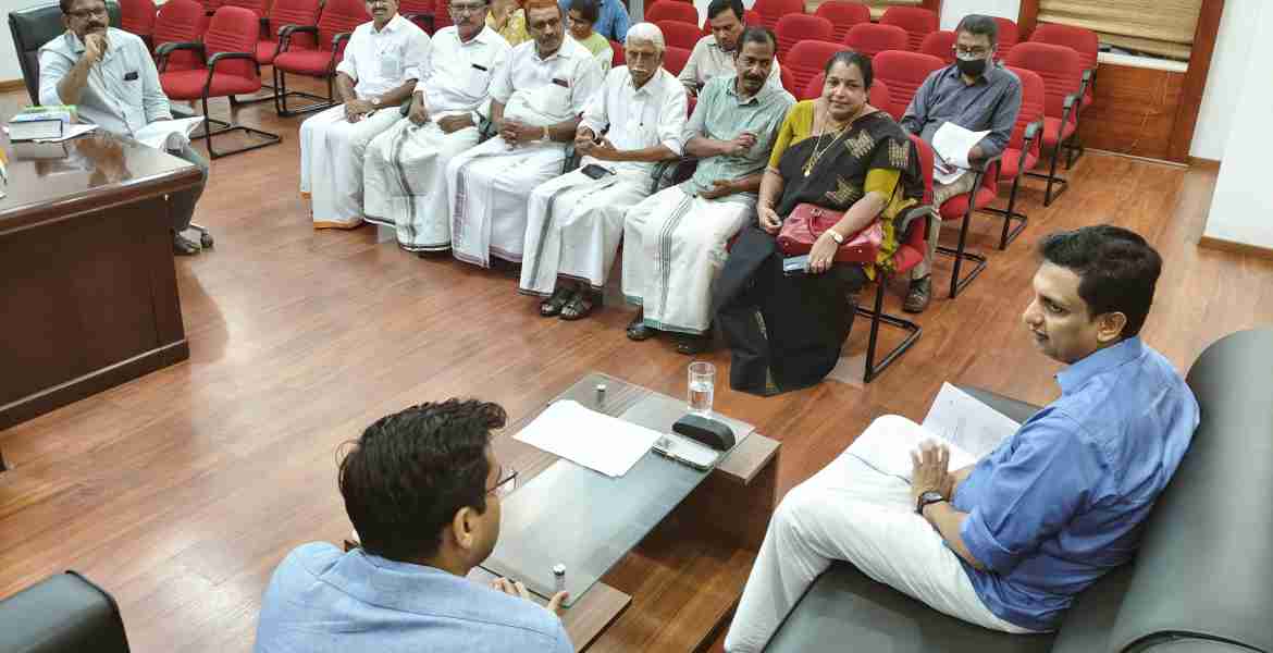ബേപ്പൂര്‍ വില്ലേജിലെ ഏഴ് കുടുംബങ്ങള്‍ക്ക് പട്ടയം അനുവദിക്കുന്നതുമായി ബന്ധപ്പെട്ട് മന്ത്രി പി എ മുഹമ്മദ് റിയാസിന്റെ നേതൃത്വത്തില്‍ ചേര്‍ന്ന യോഗം