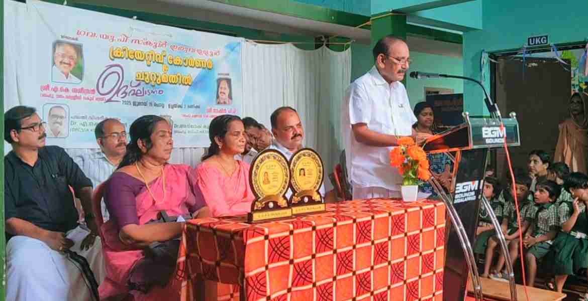 ഇരുവള്ളൂർ ഗവ: യു പി സ്കൂളിൽ ക്രിയേറ്റീവ് കോർണർ ,ചുറ്റുമതിൽ എന്നിവയുടെ ഉദ്ഘാടനം മന്ത്രി എ കെ ശശീന്ദ്രൻ നിർവ്വഹിക്കുന്നു