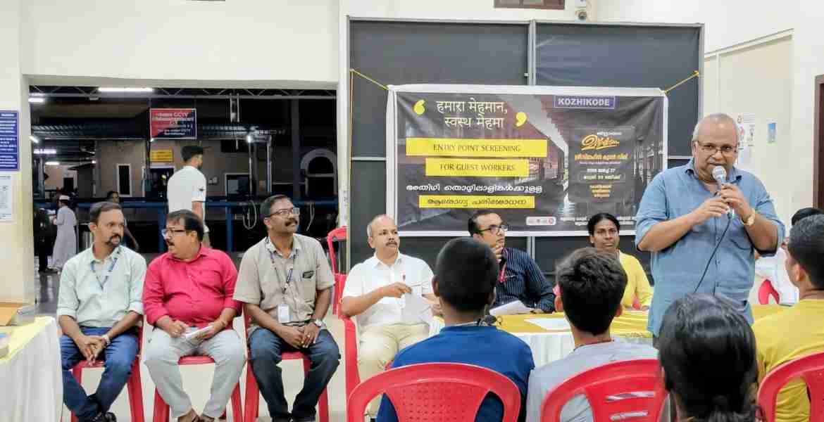 മലമ്പനി, മന്ത് രോഗപ്രതിരോധം ലക്ഷ്യമിട്ട് നടപ്പാക്കുന്ന 'ഹമാര മെഹമാന്‍ സ്വസ്ഥ് മെഹമാന്‍' റെയില്‍വേ എന്‍ട്രി പോയിന്റ് സ്‌ക്രീനിങ് പ്രോഗ്രാമിന്റെ ഉദ്ഘാടനം ജില്ലാ മെഡിക്കല്‍ ഓഫീസര്‍ ഡോ. കെ കെ രാജാറാം നിര്‍വഹിക്കുന്നു