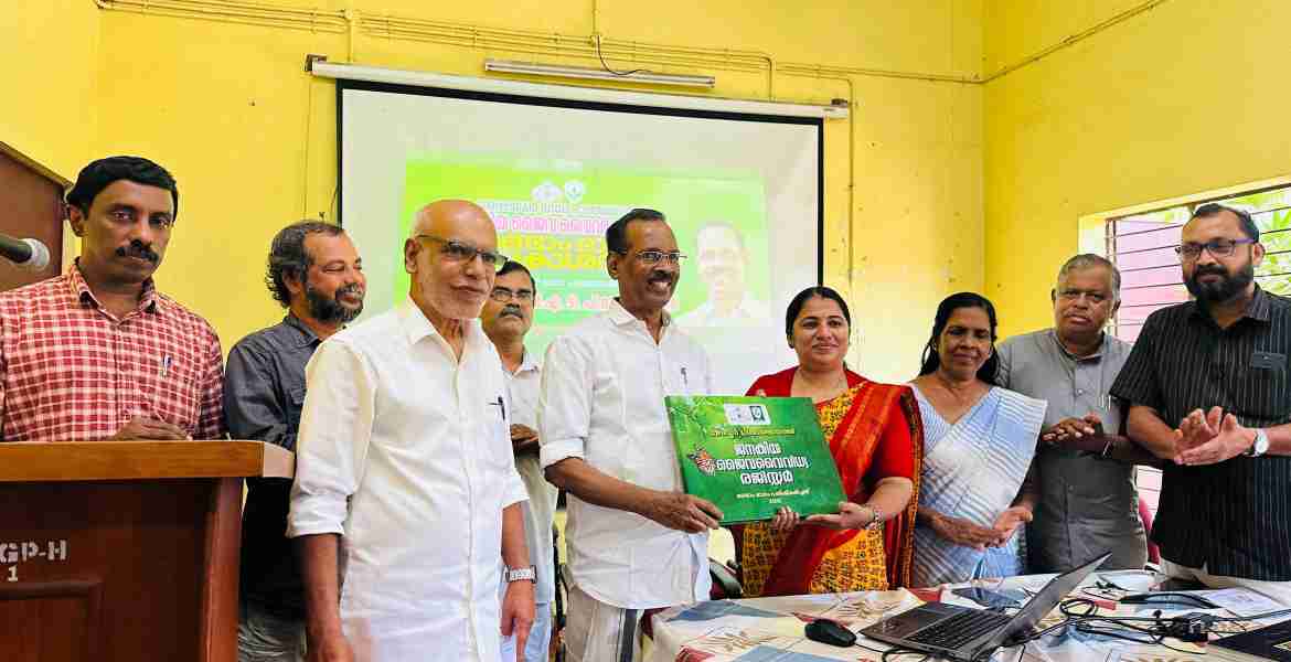 മേപ്പയ്യൂർ ഗ്രാമ പഞ്ചായത്ത് ജനകീയ ജൈവ വൈവിധ്യ രജിസ്റ്റർ രണ്ടാം ഭാഗത്തിന്റെ പ്രകാശനം ടി പി രാമകൃഷ്ണൻ എം എൽ എ നിർവഹിക്കുന്നു