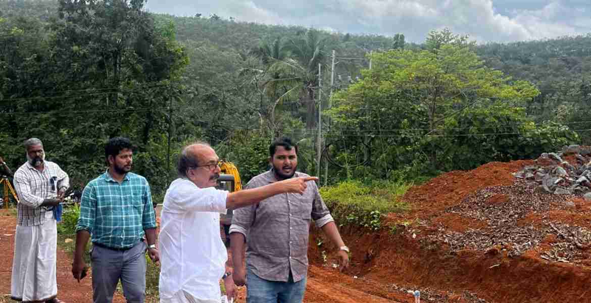 കുറ്റ്യാടി  എം എൽ എ യുടെ നേതൃത്വത്തിൽ മണിമല പാർക്ക് സന്ദർശിച്ചപ്പോൾ
