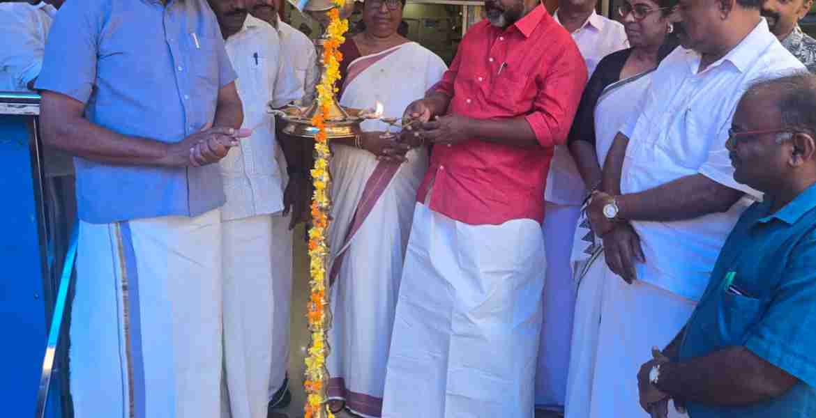 അടൂരിൽ  ആരംഭിച്ച സപ്ലൈക്കോ ഓണചന്ത  ഡെപ്യൂട്ടി സ്പീക്കർ ചിറ്റയം ഗോപകുമാർ ഉദ്ഘാടനം ചെയ്യുന്നു