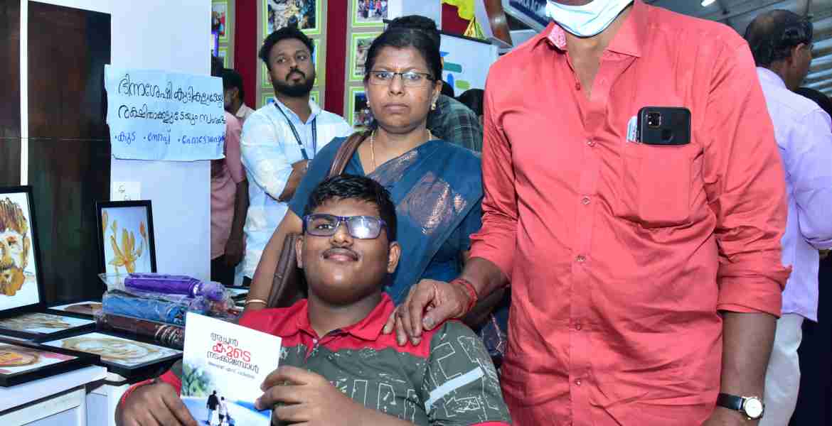 കാടാച്ചിറ കണ്ണാടിച്ചാൽ സ്വദേശി അദ്വൈത് എസ് പവിത്രൻ 'എന്റെ കേരളം' മേളയിലെ  പൊതുവിദ്യാഭ്യാസ വകുപ്പിന്റെ സ്റ്റാളിൽ