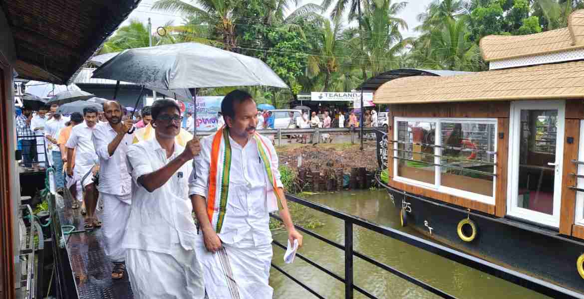 ടൂറിസം വകുപ്പ് മന്ത്രി പി സി വിഷ്ണുനാഥ് അകലാപ്പുഴ സന്ദർശിക്കുന്നു