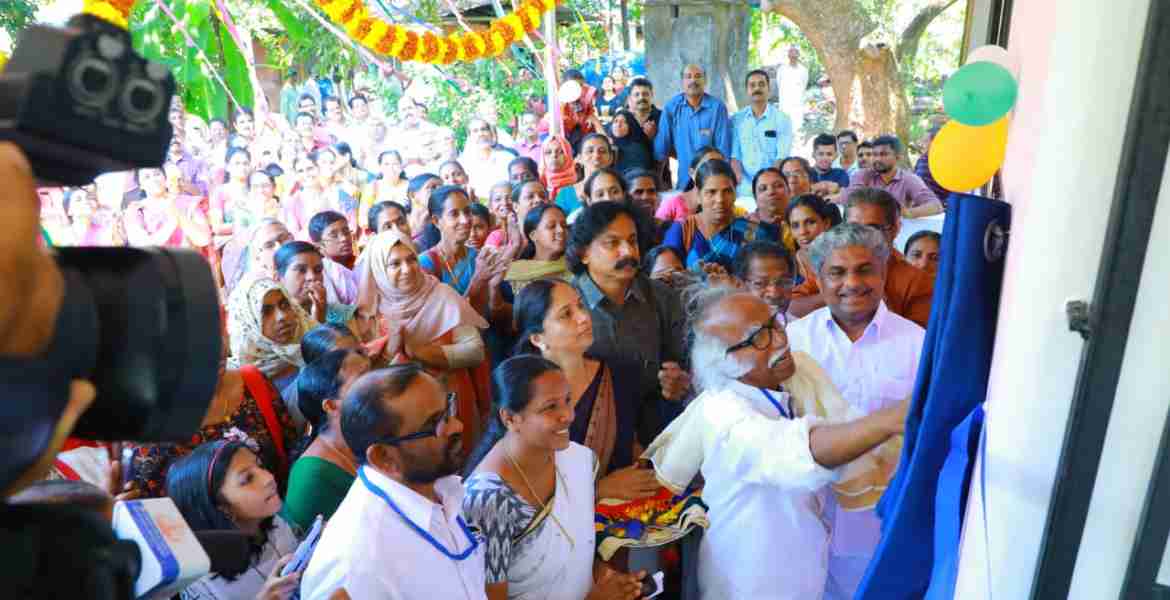 പയ്യന്നൂര്‍ എന്‍സിസി റോഡ് അങ്കണവാടി കെട്ടിടം തുറമുഖ വകുപ്പ് മന്ത്രി രാമചന്ദ്രന്‍ കടന്നപ്പള്ളി  ഉദ്ഘാടനം ചെയ്യുന്നു
