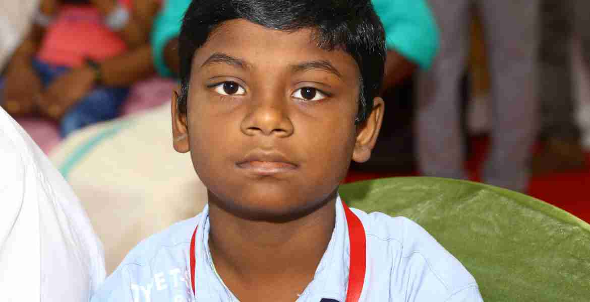 സംസ്ഥാനസര്‍ക്കാരിന്റെ വികസനക്ഷേമപദ്ധതികള്‍ വിശദീകരിക്കാനും ജനങ്ങളുടെ പ്രശ്നങ്ങള്‍ ചോദിച്ചറിയാനും വേണ്ടി മുഖ്യമന്ത്രി പിണറായി വിജയനും 20 മന്ത്രിമാരും ജനങ്ങള്‍ക്കു മുന്നിലെത്തുന്ന നവകേരളസദസിന്റെ പത്തനംതിട്ട സെന്റ്. സ്റ്റീഫന്‍സ് ഓഡിറ്റോറിയത്തില്‍ നടന്ന പ്രഭാത യോഗത്തില്‍  ചിന്മയും കുടുംബവും പങ്കെടുക്കുന്നു.