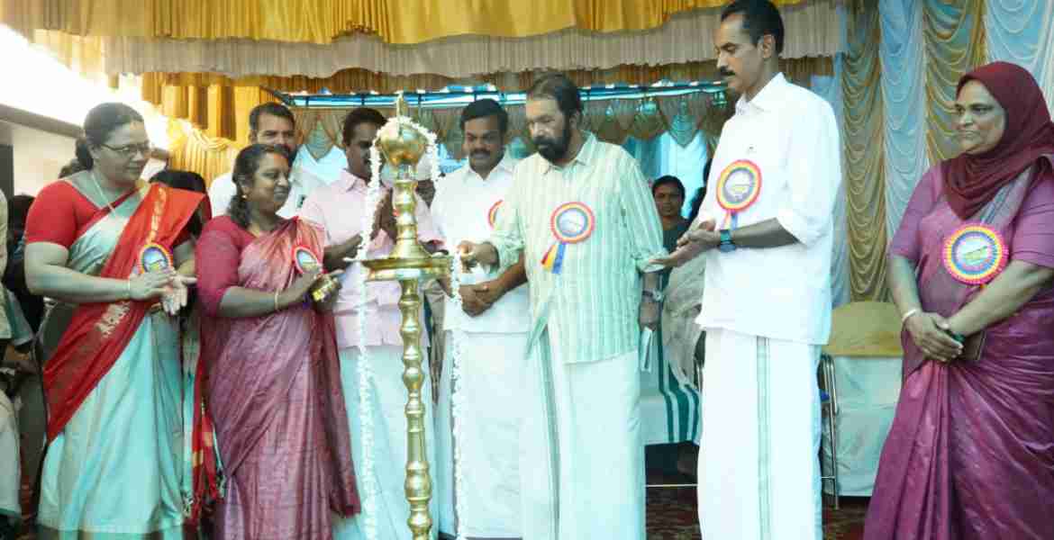 ചിറ്റാര്‍ കൂത്താട്ടുകുളം സര്‍ക്കാര്‍ എല്‍ പി സ്‌കൂളിന്റെ പുതിയ കെട്ടിടം മന്ത്രി വി ശിവന്‍കുട്ടി ഉദ്ഘാടനം ചെയ്യുന്നു