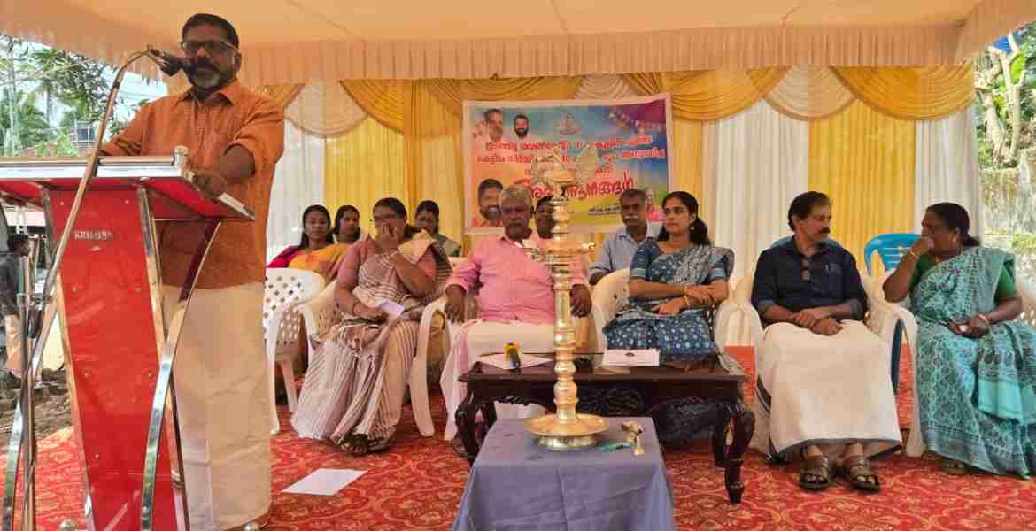 ഇടത്തിട്ട സര്‍ക്കാര്‍ എല്‍.പി സ്‌കൂള്‍ പുതിയ കെട്ടിടത്തിന്റെ നിര്‍മാണോദ്ഘാടനം നിയമസഭ ഡെപ്യൂട്ടി സ്പീക്കര്‍ ചിറ്റയം ഗോപകുമാര്‍ നിര്‍വഹിക്കുന്നു
