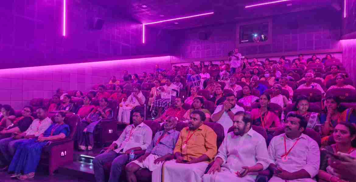 പാലിയേറ്റീവ് രോഗികള്‍ക്കായി നടത്തിയ സിനിമ പ്രദര്‍ശനം 