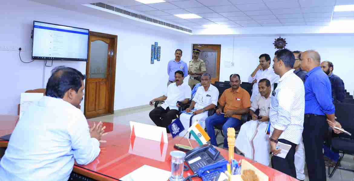  പ്രത്യേക ഇവിഎം മാനേജ്‌മെന്റ് സോഫ്റ്റ്‌വെയര്‍ ഉപയോഗിച്ച് കളക്ടറേറ്റില്‍ നിയമസഭാ നിയോജക മണ്ഡലാടിസ്ഥാനത്തില്‍ ജില്ലാ കളക്ടര്‍ ഡോ. ഡി സജിത് ബാബുവിന്റെ നേതൃത്വത്തില്‍ നടത്തിയ ഇലക്‌ട്രോണിക് വോട്ടിംഗ് യന്ത്രങ്ങളുടെ റാന്‍ഡമൈസേഷന്‍.