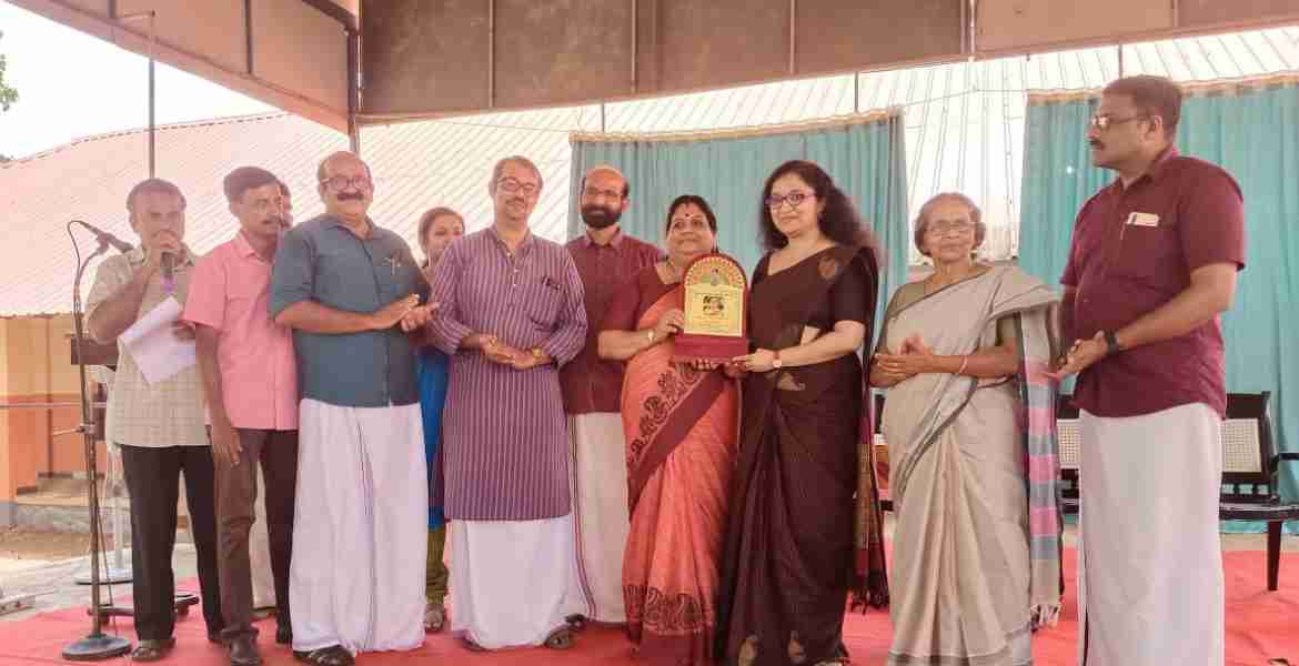 കൈപ്പട്ടൂര്‍ സെന്റ് ജോര്‍ജസ് മൗണ്ട് ഹൈസ്‌കൂളില്‍ ജില്ലാക്ഷേമ സമിതി സംഘടിപ്പിച്ച വായനാ ആസ്വാദന അവാര്‍ഡ് വിതരണ ചടങ്ങ് ജില്ലാ കളക്ടര്‍ ഡോ.ദിവ്യ എസ് അയ്യര്‍  ഉദ്ഘാടനം ചെയ്ത് സംസാരിക്കുന്നു