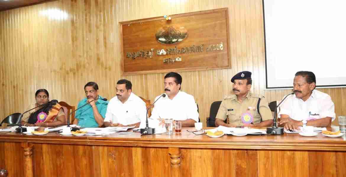 കലക്‌ട്രേറ്റില്‍ ചേര്‍ന്ന ജില്ലാ വികസന സമിതി യോഗം