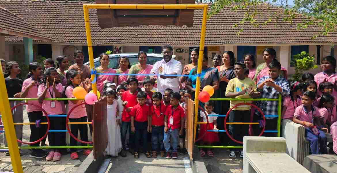 അടൂര്‍ കരുവാറ്റ എല്‍.പി സ്‌കൂളിലെ സ്റ്റാര്‍സ് വര്‍ണകൂടാരത്തിന്റെ ഉദ്ഘാടനം ഡെപ്യൂട്ടി സ്പീക്കര്‍ ചിറ്റയം ഗോപകുമാര്‍ നിര്‍വഹിക്കുന്നു